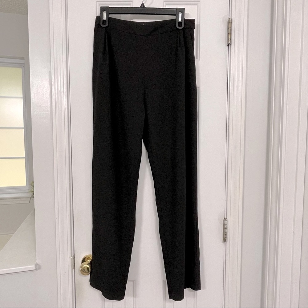 Lulu’s black side zip pleated dress pants, size large.